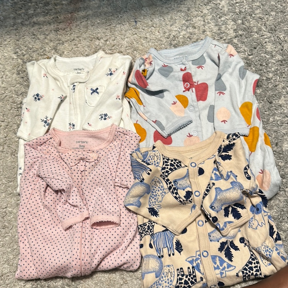 Carters Bodysuits size: 3 months